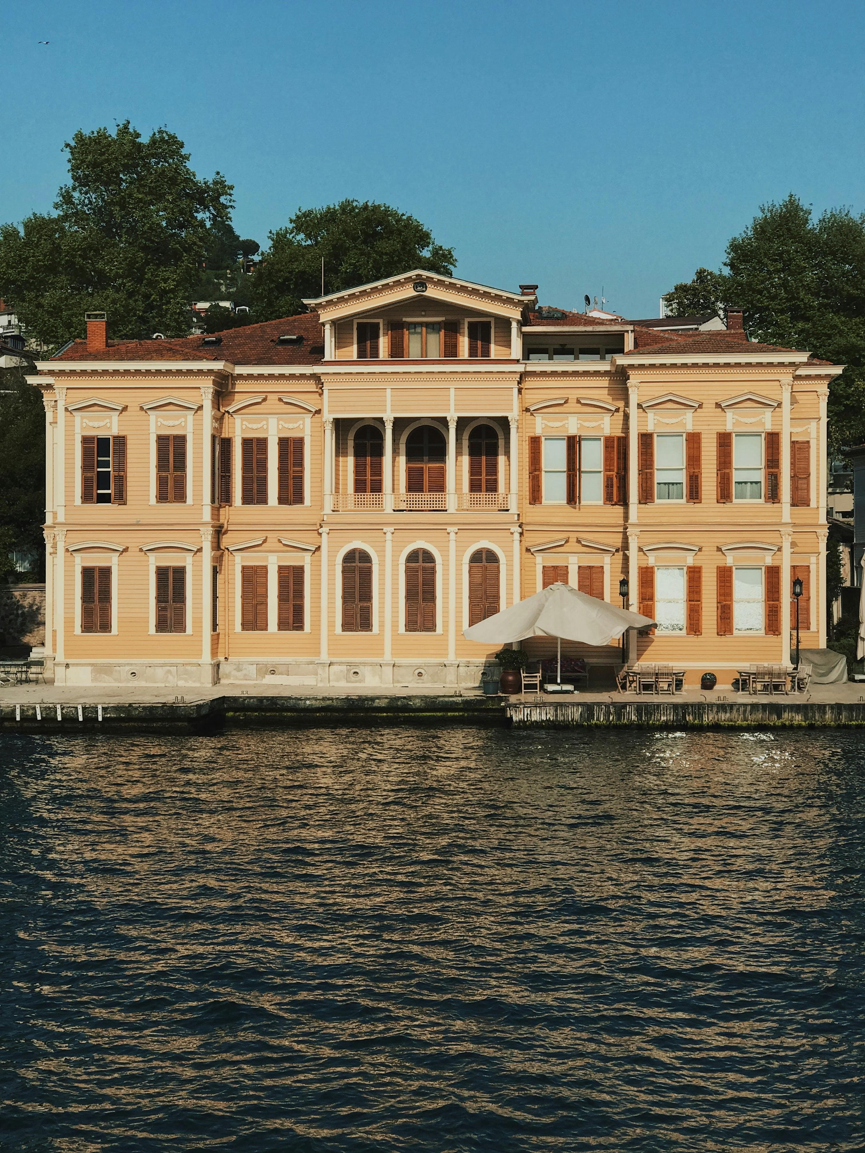 How to Choose the Right Property in Greece